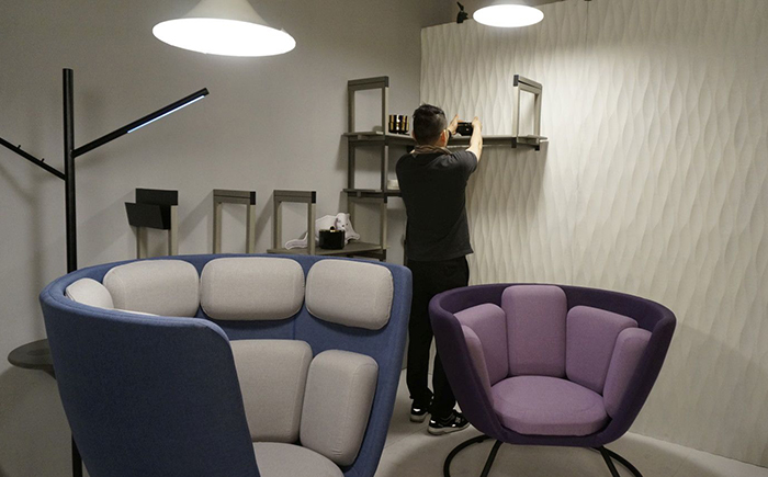 Кресло от корейской компании Design on Technology с зарядкой для смартфона