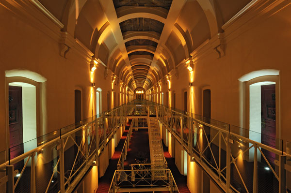 Отель сохранил архитектурные элементы тюрьмы