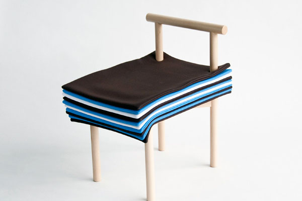 Высоту стула можно отрегулировать с помощью подушек