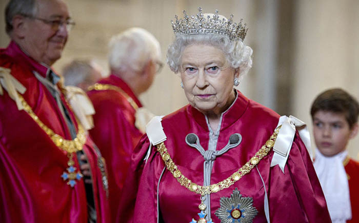 9 самых странных привилегий и прав королевы Великобритании 