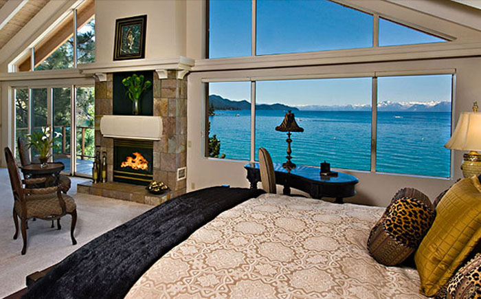 Спальня с видом на озеро Тахо