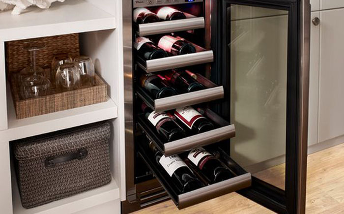 Холодильник для вина встраиваемый в кухню