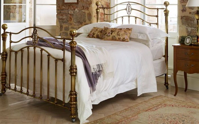 Кровать в викторианском стиле
