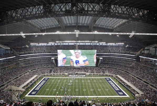 Стадион Cowboy, невероятно огромный экран 