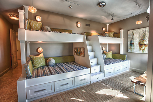 Двухъярусные кровати со множеством ящичков от Lovelace Interiors
