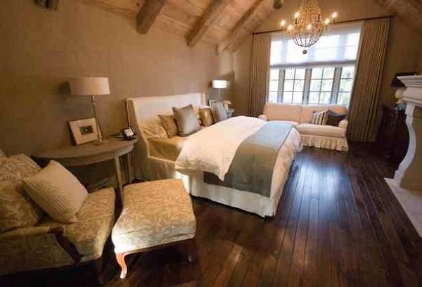  Коричневая спальня в деревенском стиле