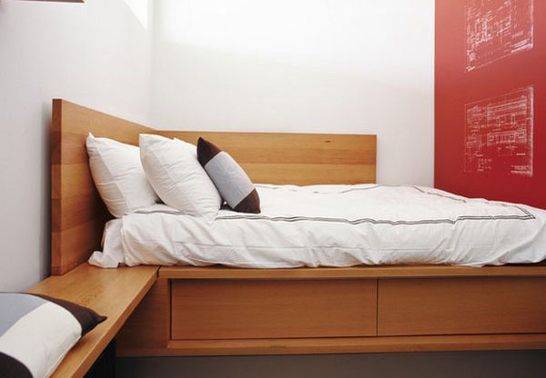 Угловая кровать идеальна для комнаты, где каждый сантиметр на счету