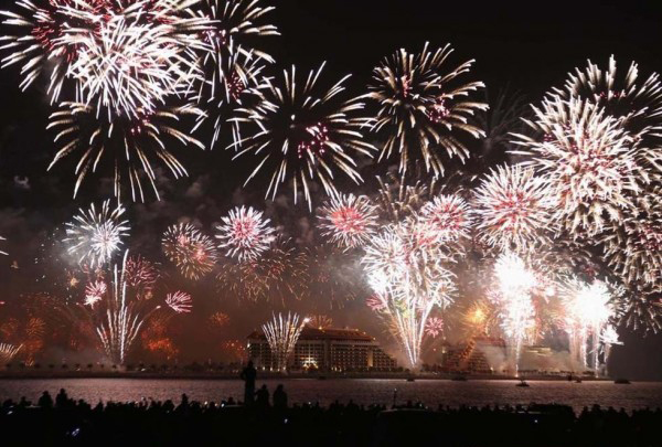Новогодний фейерверк 2014 в Арабских Эмиратах  побил мировой рекорд 