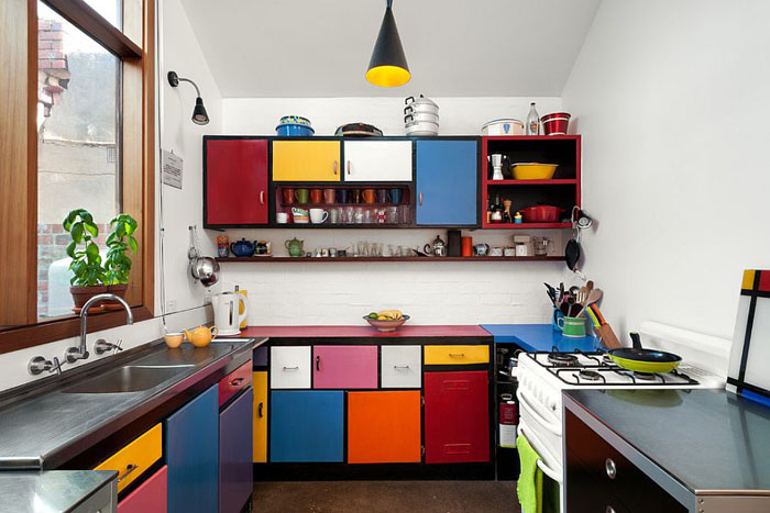 Разноцветная кухня в эклектичном стиле