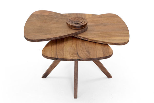 Четырёхлепестковый деревянный стол