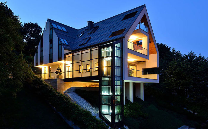 Потрясающий дом со стеклянным лифтом от польских архитекторов