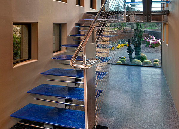 Скульптурный интерьер: потрясающие стеклянные лестницы