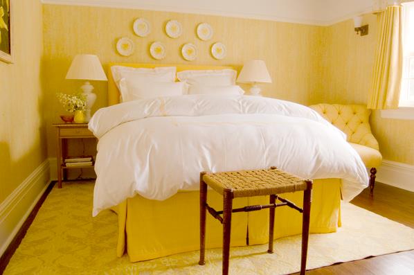 Роскошная спальня в жёлтых тонах
