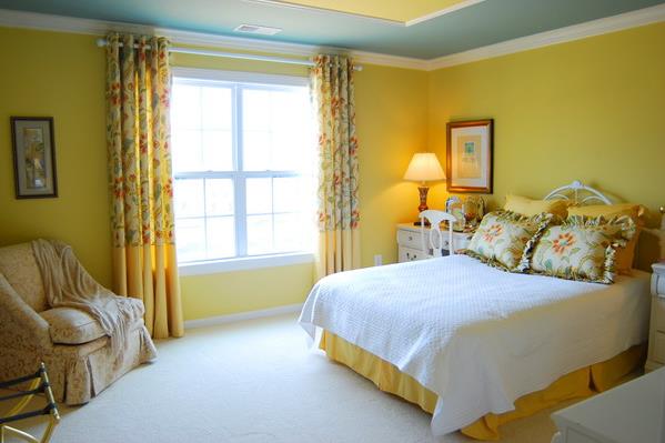Идеи для желтого цвета в интерьере спальни