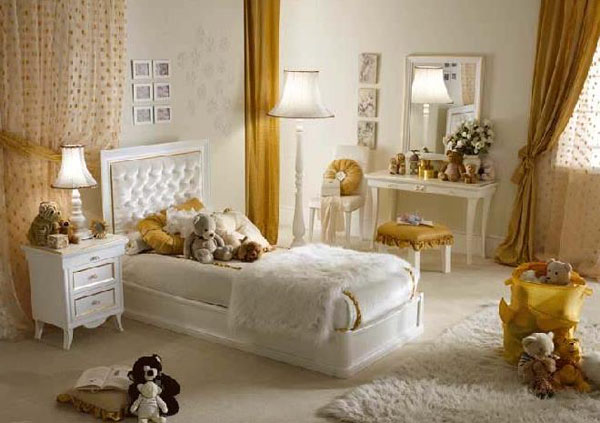 Жёлто-белая спальня для девочек