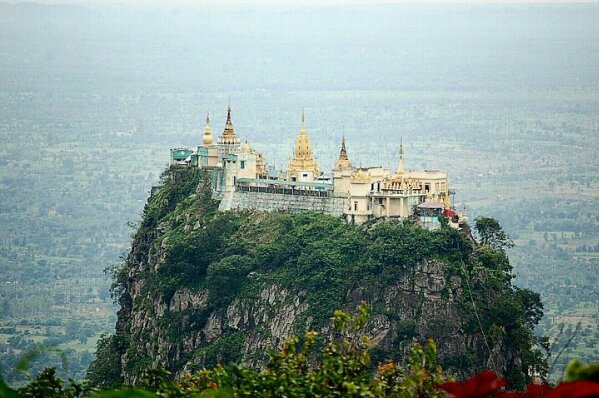 Монастырь Popa Taungkalat (Мьянма)