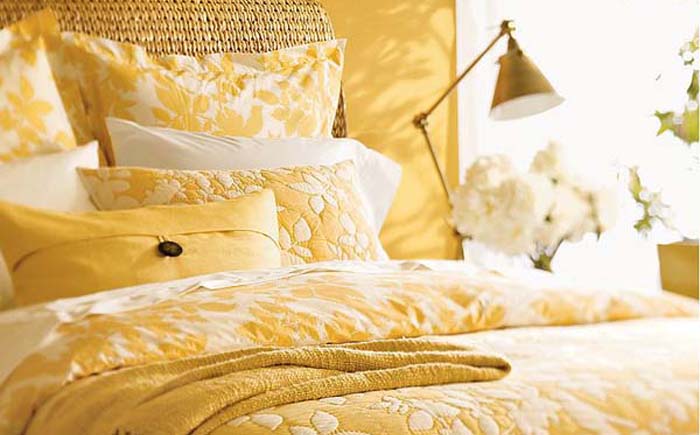 Жёлтый в интерьере спальни
