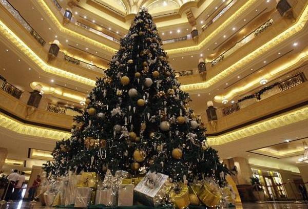 Рождественская елка с бриллиантами (The Emirates Palace Hotel)