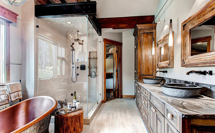 Интерьер ванной комнаты от Pinnacle Mountain Homes