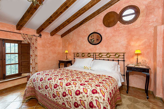 Интерьер спальни в доме 180го столетия