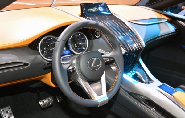 Интерьер Lexus LF-NX
