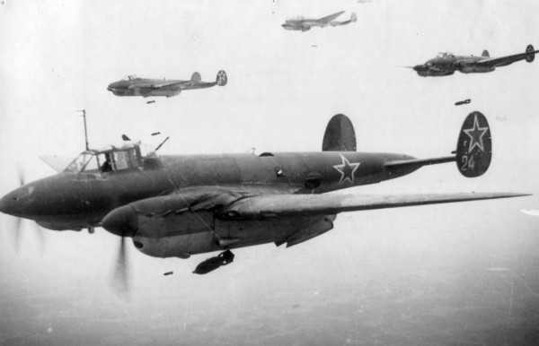 Советский бомбардировщик Пе-2