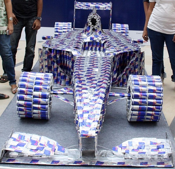 Болид F-1 из алюминиевых банок Red Bull