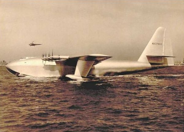 Hercules H-4 на воде