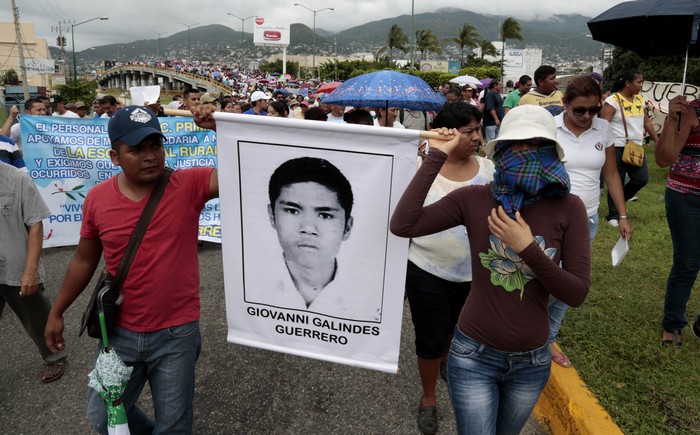 Протесты в Мексике против произвола полиции и пропажи студентов