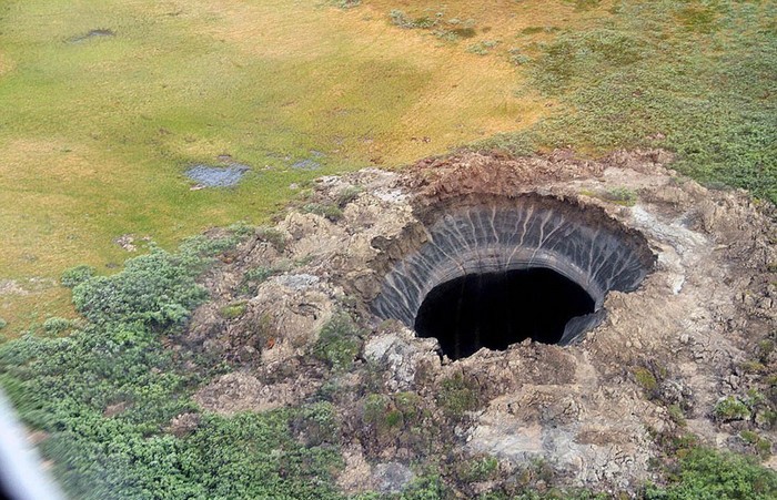 Гигантские кратеры на севере Сибири