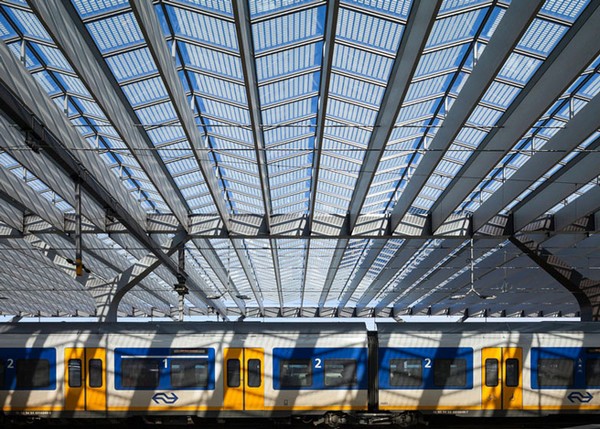 Солнечная реконструкция железнодорожного вокзала в Роттердаме. Источник фото: Dezeen