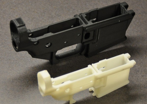 Напечатанные на трехмерном принтере детали винтовки AR-15 