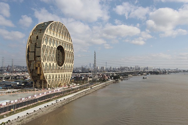 Золотой пончик – новый небоскреб в Китае