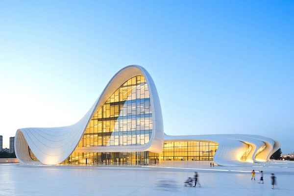 Центр Гейдара Алиева от Захи Хадид – лучшее в мире здание
