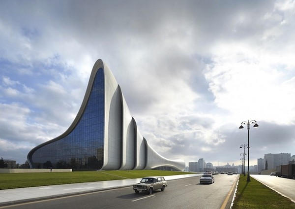 Центр Гейдара Алиева от Захи Хадид – лучшее в мире здание