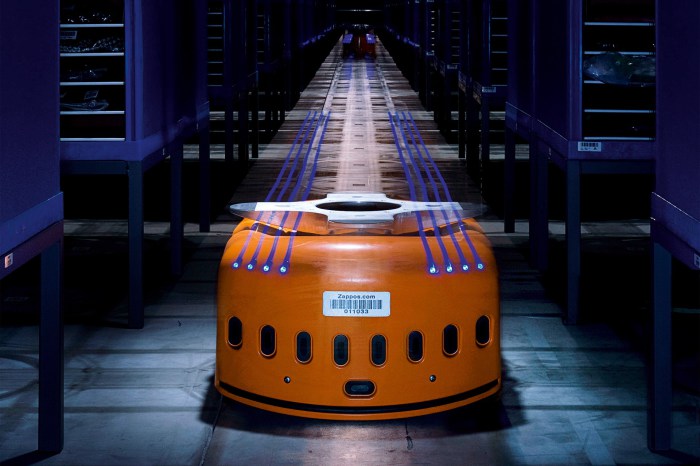 Kiva - автоматизированный робот на складе компании Amazon