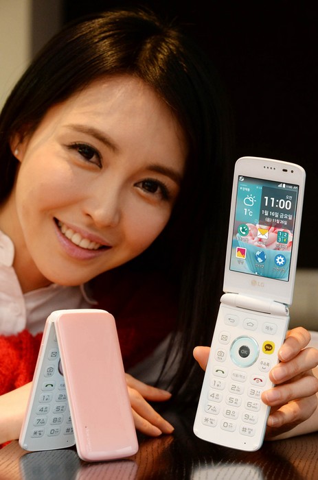 LG Ice Cream – неожиданный телефон-раскладушка с тремя экранами