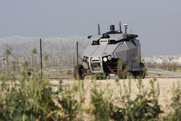 Израильский беспилотный военный бронемобиль Guardium UGV