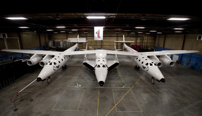 Космический челнок SpaceShipTwo и самолет-носитель WhiteKnightTwo