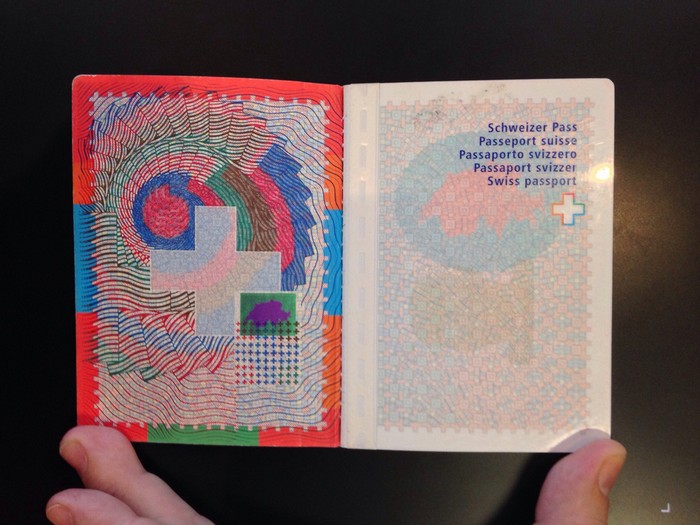 Красивый и необычный паспорт гражданина Швейцарии