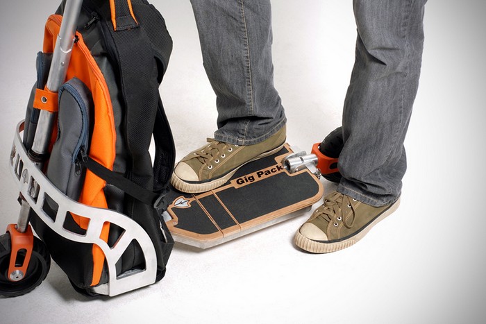 Gig Pack – рюкзак, который превращается в самокат