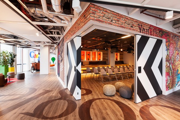 Гараж – новый офис Google в Амстердаме. Источник фото: Alan Jensen