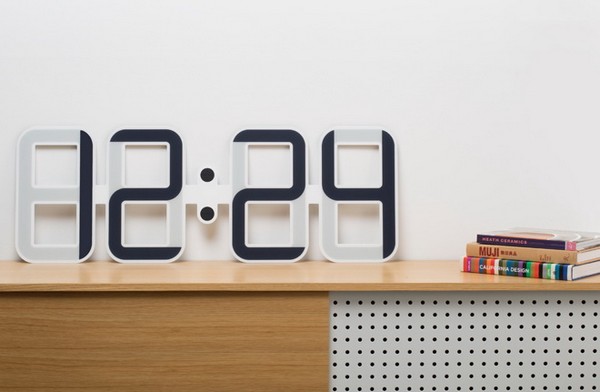 Clockone – настенные часы на электронных чернилах