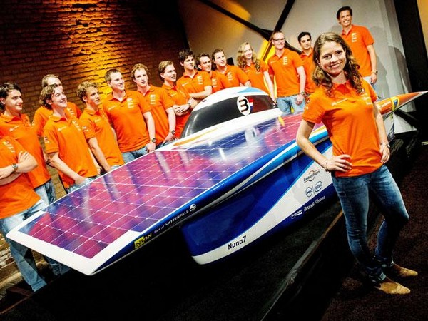 Команда солнечного электромобиля Nuna 7. Источник фото: oxeon.se