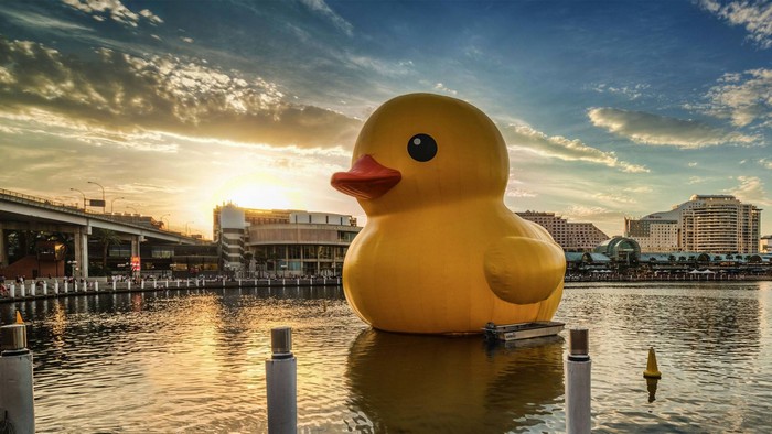 Rubber Duck - гигантский утенок для ванной от Флорентийна Хофмана