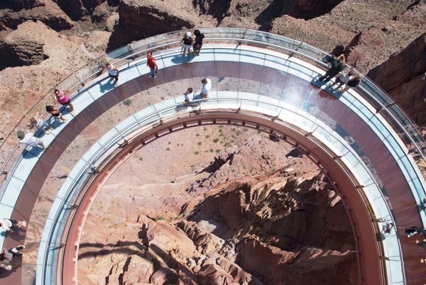 Смотровая площадка Grand Canyon Skywalk над Большим каньоном реки Колорадо