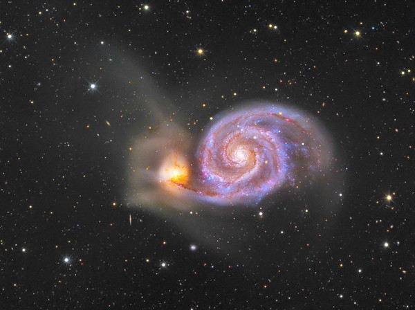 Галактика NGC 5194 и галактикой-спутником – NGC 5195