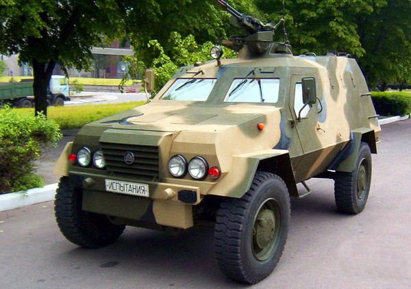 Украинская боевая бронированная машина Дозор-Б