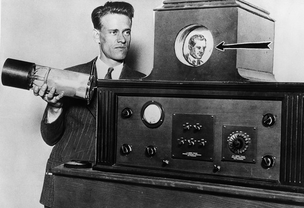 Фило Фарнсуорт и один из первых в мире телевизоров
