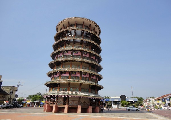 Башня в Телюк Интан. Малайзия